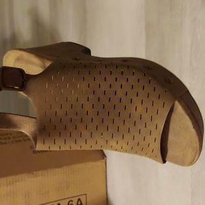 Tan leather comfortable stylish eyelet autumn peep toe wedges